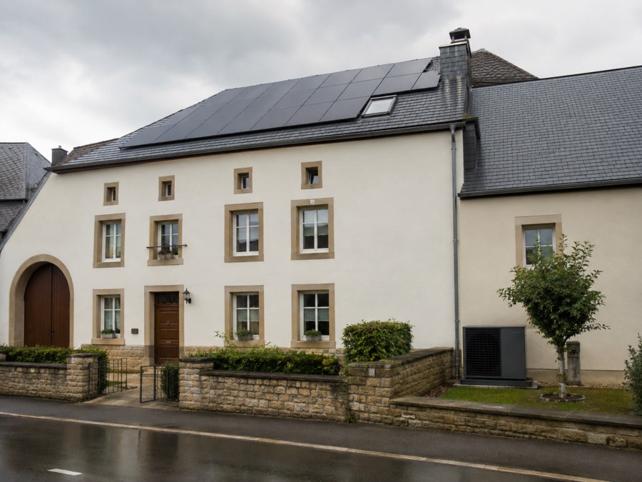 Maison ancienne modernisée avec équipements énergétiques